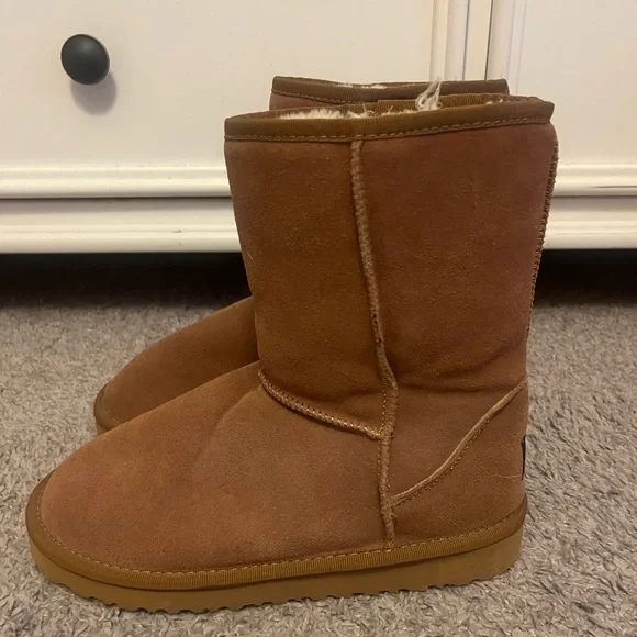 Ugg boots - Picture 2 of 3